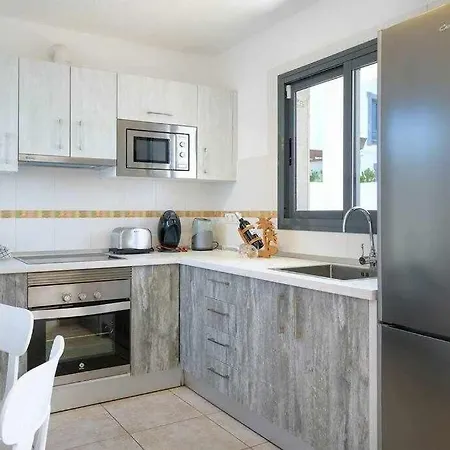 Icaro Piscina Climatizada Villa Playa Blanca (Lanzarote)