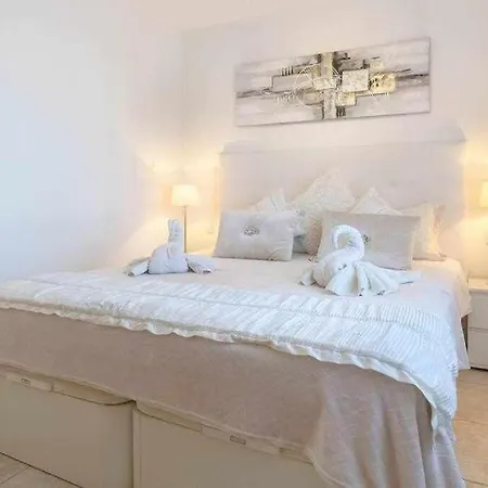 Icaro Piscina Climatizada * Playa Blanca (Lanzarote)