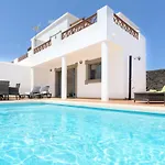 Icaro Piscina Climatizada بلايا بلانكا