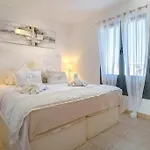 Icaro Piscina Climatizada فيلة