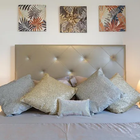 Icaro Piscina Climatizada *