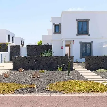 Icaro Piscina Climatizada * Playa Blanca (Lanzarote)